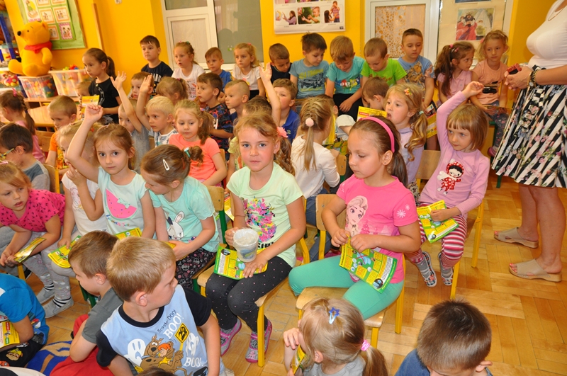 Przedszkole Nr 15 W Starachowicach Przedszkolaki wiedzą jak dbać o Ziemię - spotkanie z pracownikiem PWiK